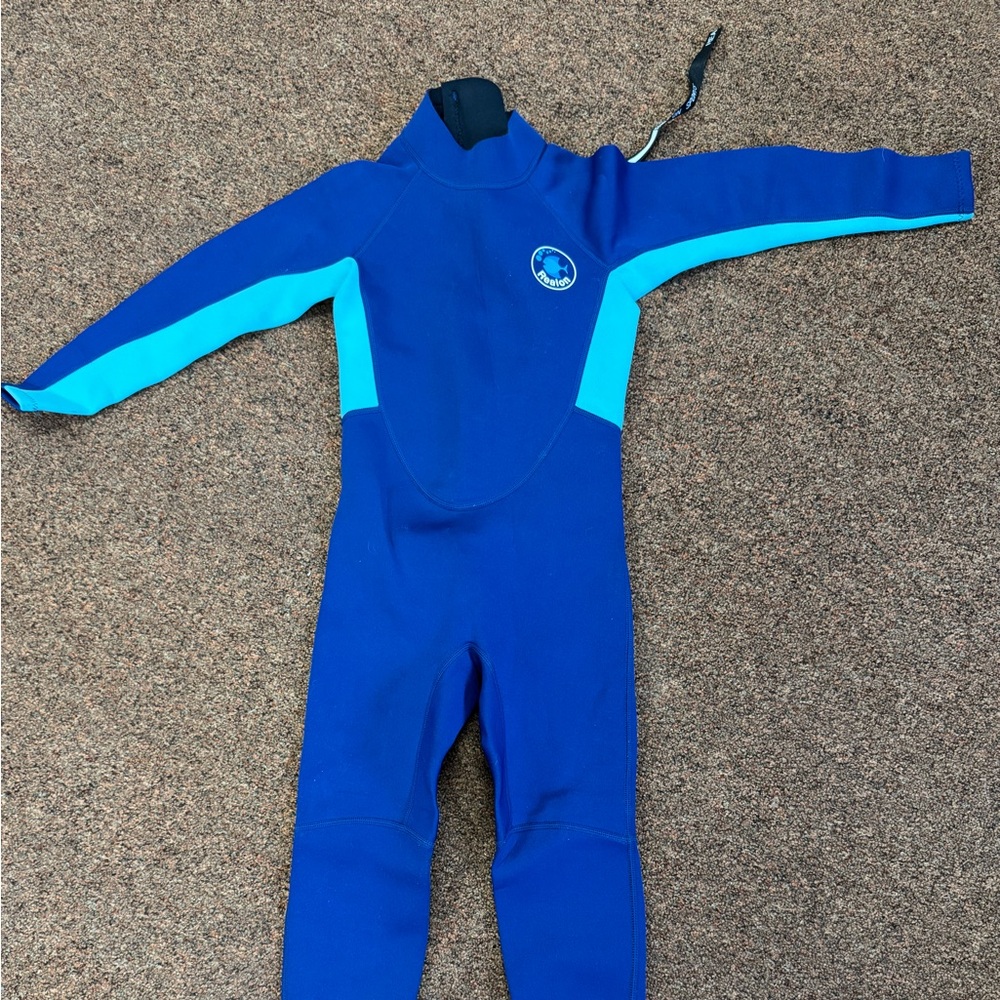 Realon youth large wet suit 
New